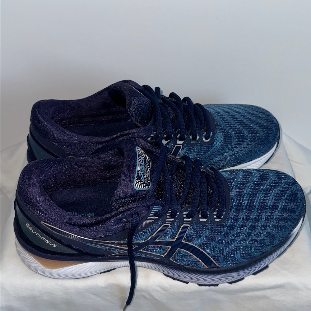 Asics Navy and Gold Wide Gel- Nimbus Athletic Women’s Sneakers Sz 9.5 Wide. - Picture 4 of 16